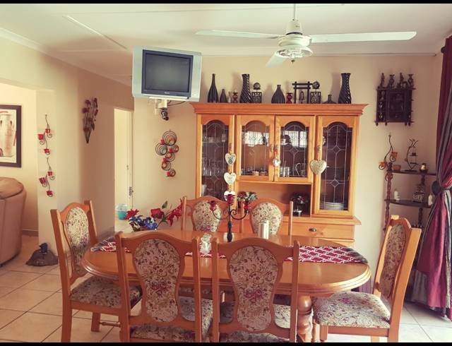 6 BEDROOM HOUSE TO LET IN VELD EN VLEI